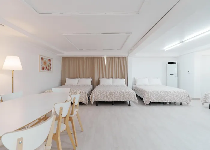 Seogyohuestay ゲストハウス 3*